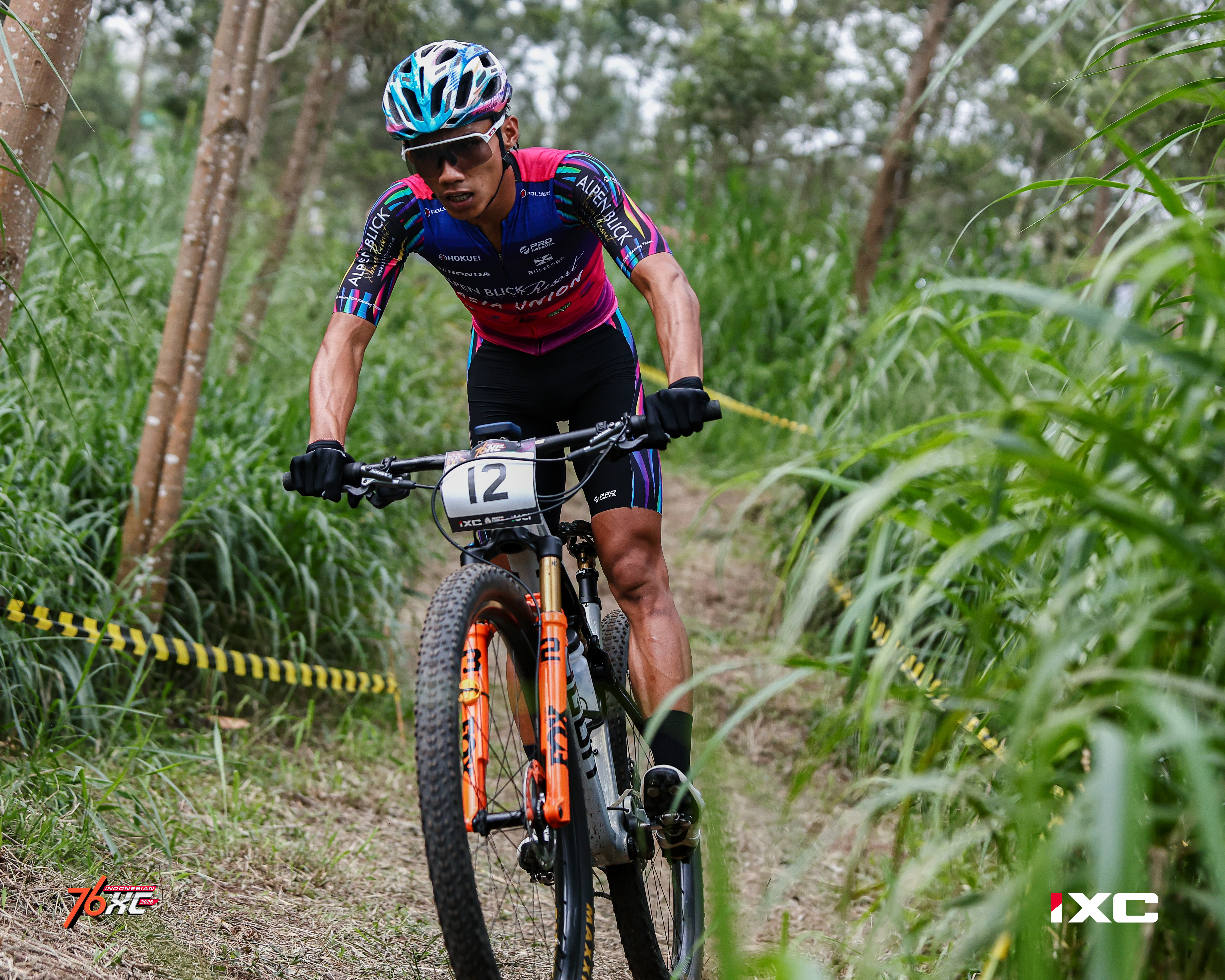 Zaenal Fanani ‘Solo Ride’ Tinggalkan Rider Men Elite IXC Lainnya