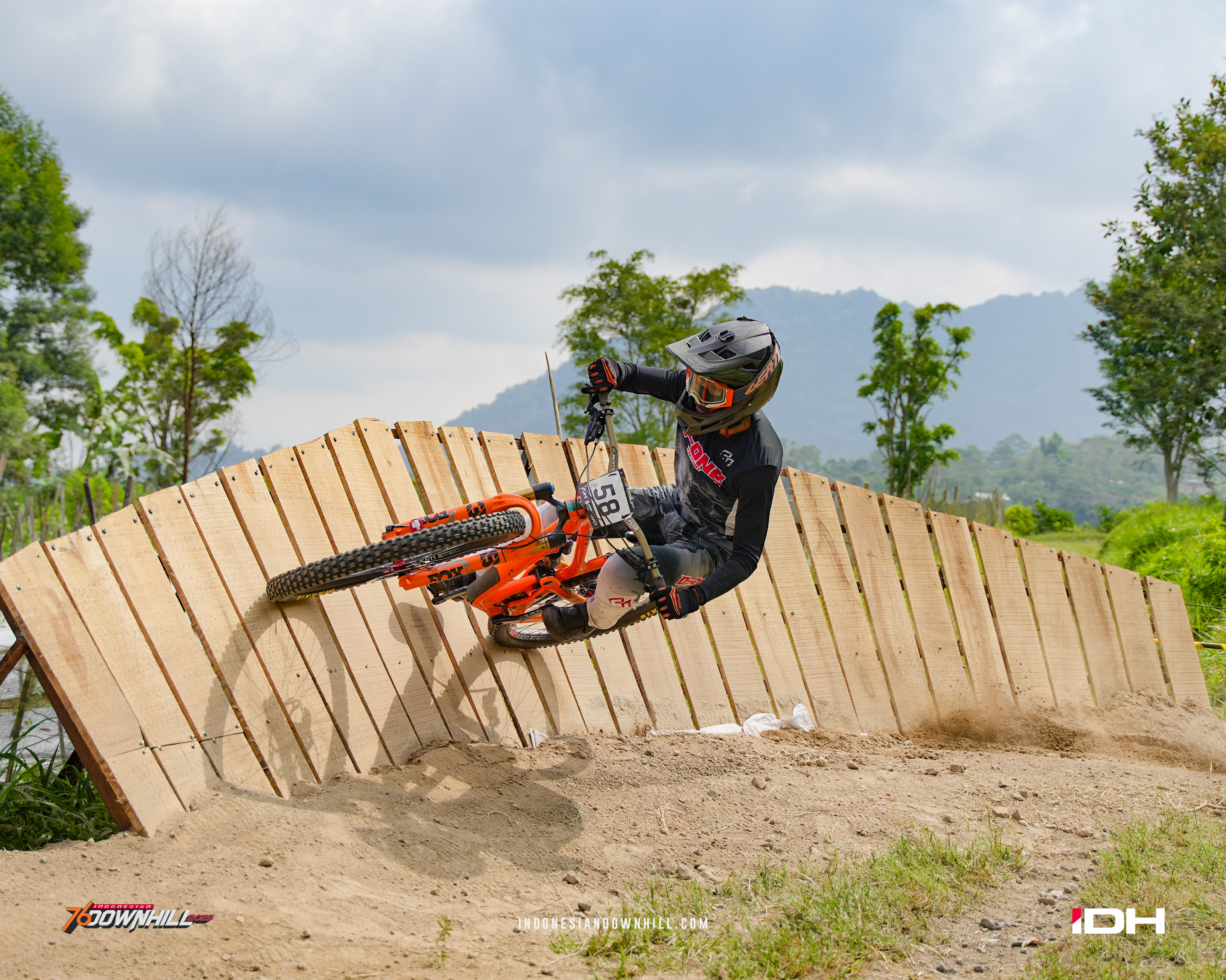 Dimas Aradhana Kembali Naik Podium