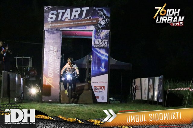 Simon Tercepat di Race 1 dari 76 IDH URBAN Night 2018