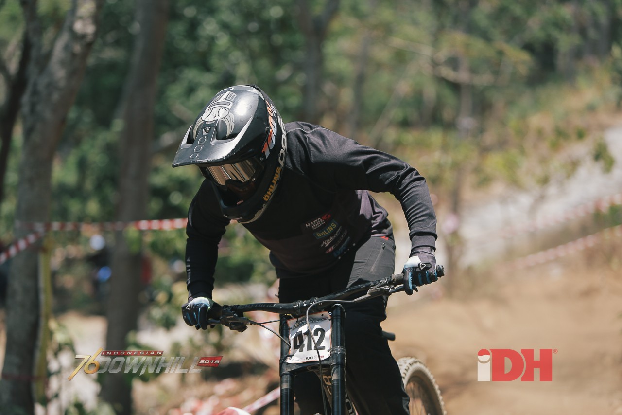 Mantan Mekanik Sepeda Downhill Dengan Downhiller Bersaing Di Kelas Master Expert A