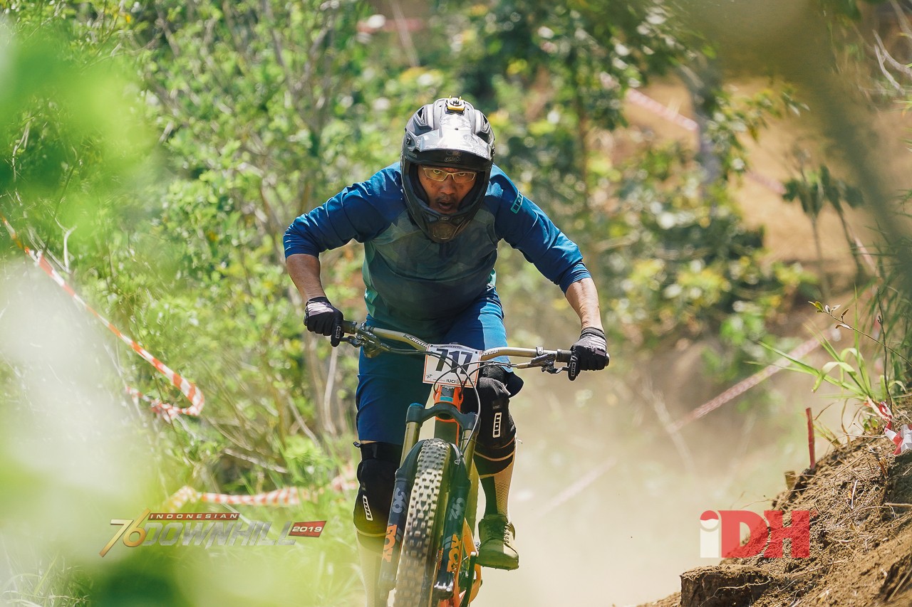 Downhiller Malaysia Berhasil Juara Di Kelas Master C Meski Sempat Terjatuh