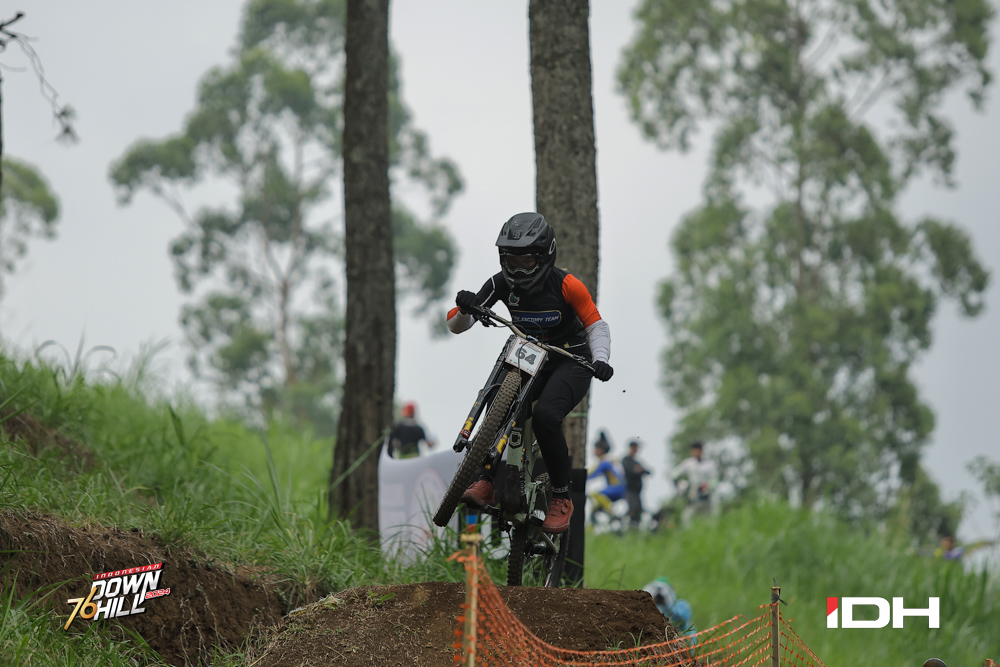 Jenna Hastings Puji Rider Perempuan Indonesia