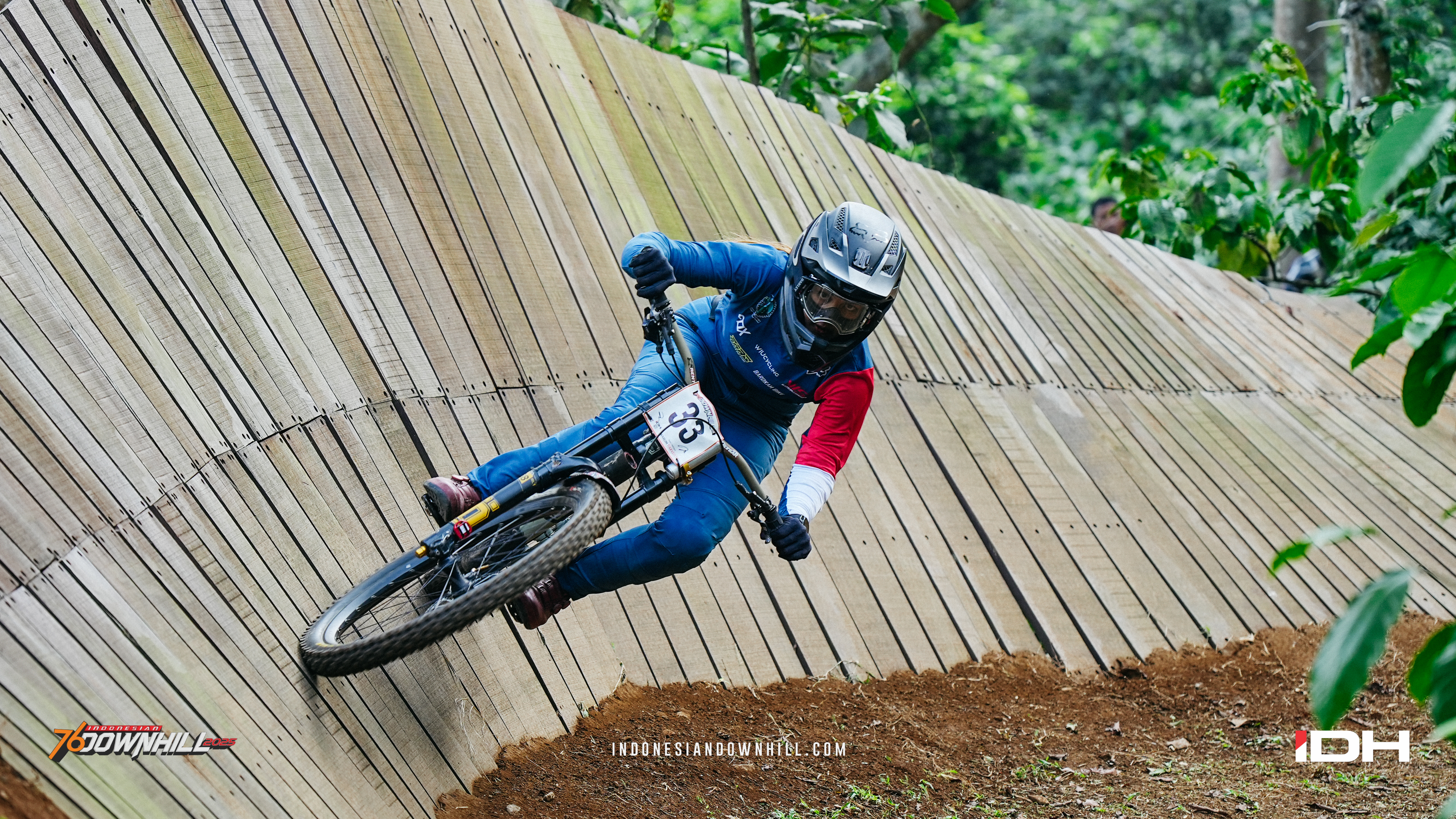 Sepulang Dari China, Riska Tak Beri Ampun Track Kudus - foto 2