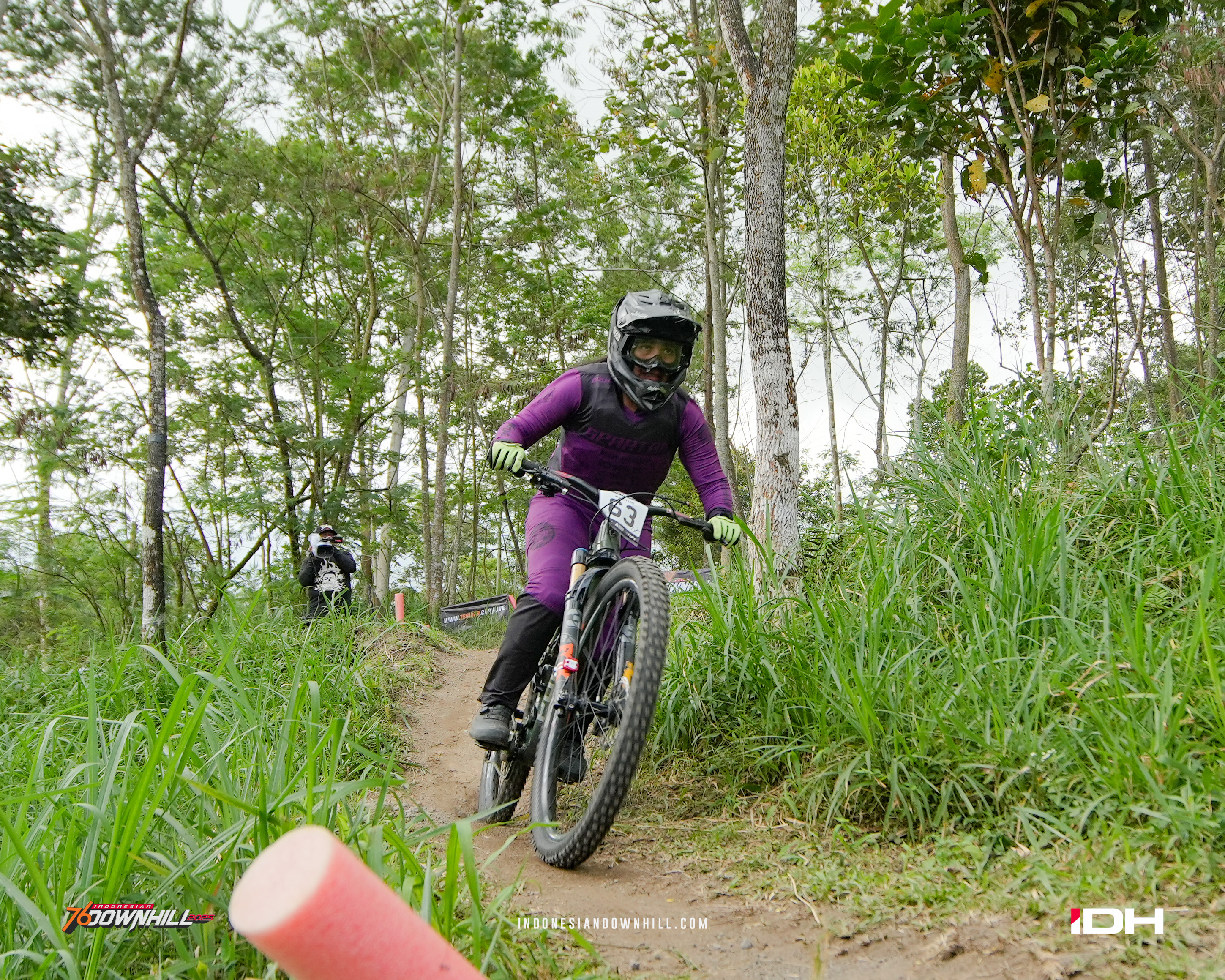 Riska Kembali Angkat Medali - foto 3