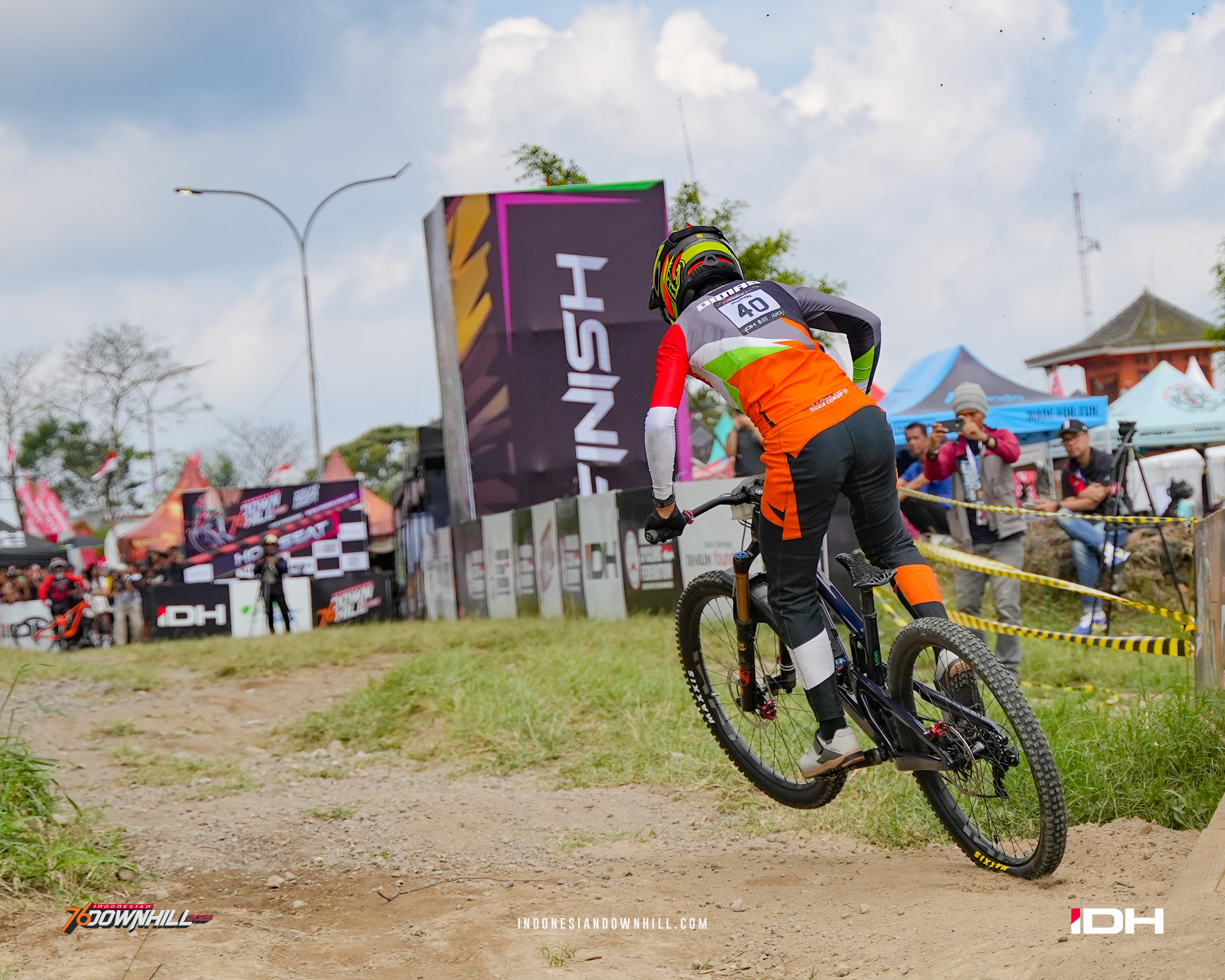 Dimas Aradhana Kembali Naik Podium