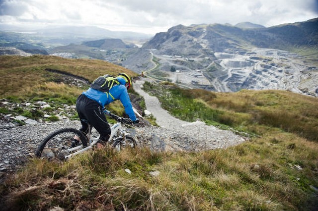 Trek Downhill Terlengkap Di Wales: Antur Stiniog
