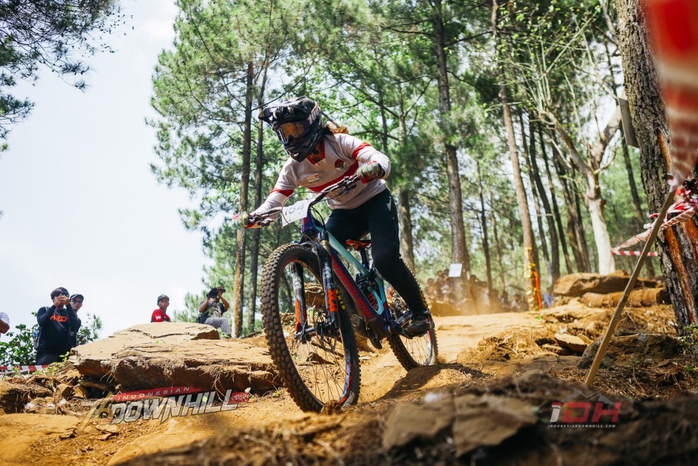 Women Elite Seeding Run Result: Ayu Triya Andriana Finish Tercepat, Hingga Riska Amelia yang Tak Patah Semangat    - foto 2