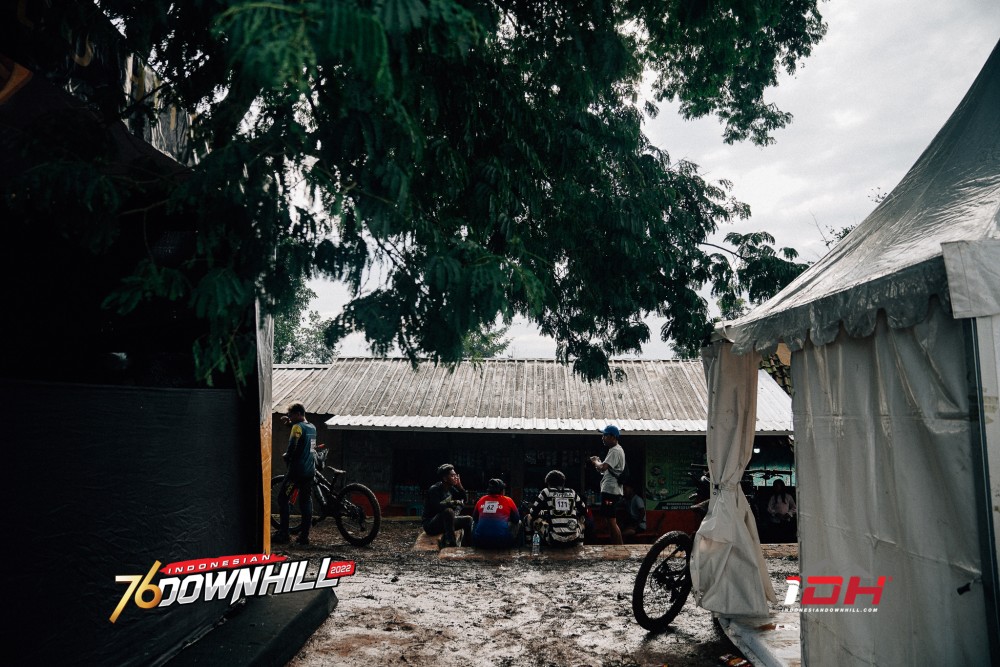 Bersaing demi Podium, Bersatu karena Hujan - foto 4